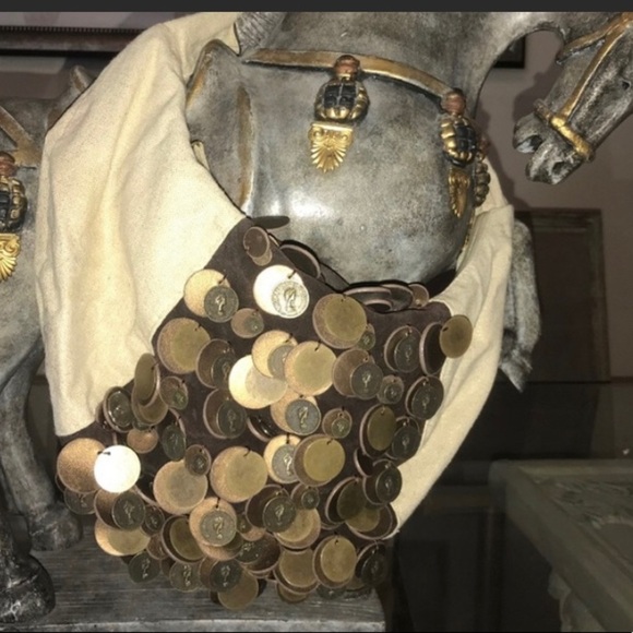 🔥NBW BEAUTIFUL FAUX SUEDE & ROMAN COIN HANDBAG - Picture 2 of 8